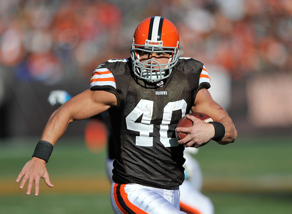 , Former Arkansas, NFL RB Peyton Hillis Reportedly In Intensive Treatment &#8211; uBetMobile.com