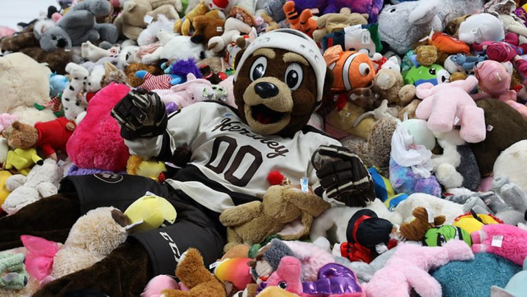 Hershey Bears Fans End Game Early, Toss 67,000+ Teddy Bears Onto Ice – uBetMobile.com