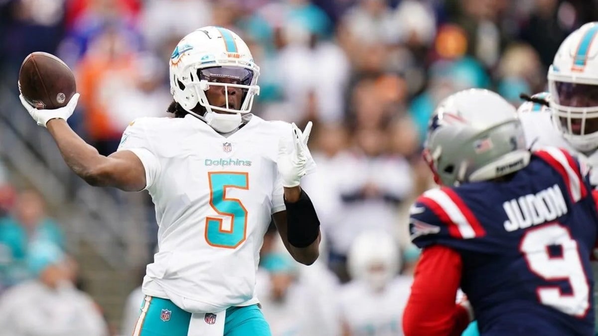 , Miami Dolphins QB Teddy Brigewater Broken Finger Injury &#8211; uBetMobile.com