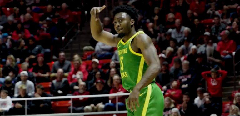 Oregon Hooper Accidentally Sinks Extensive 3-Pointer On Fifty percent-Court docket Go – uBetMobile.com