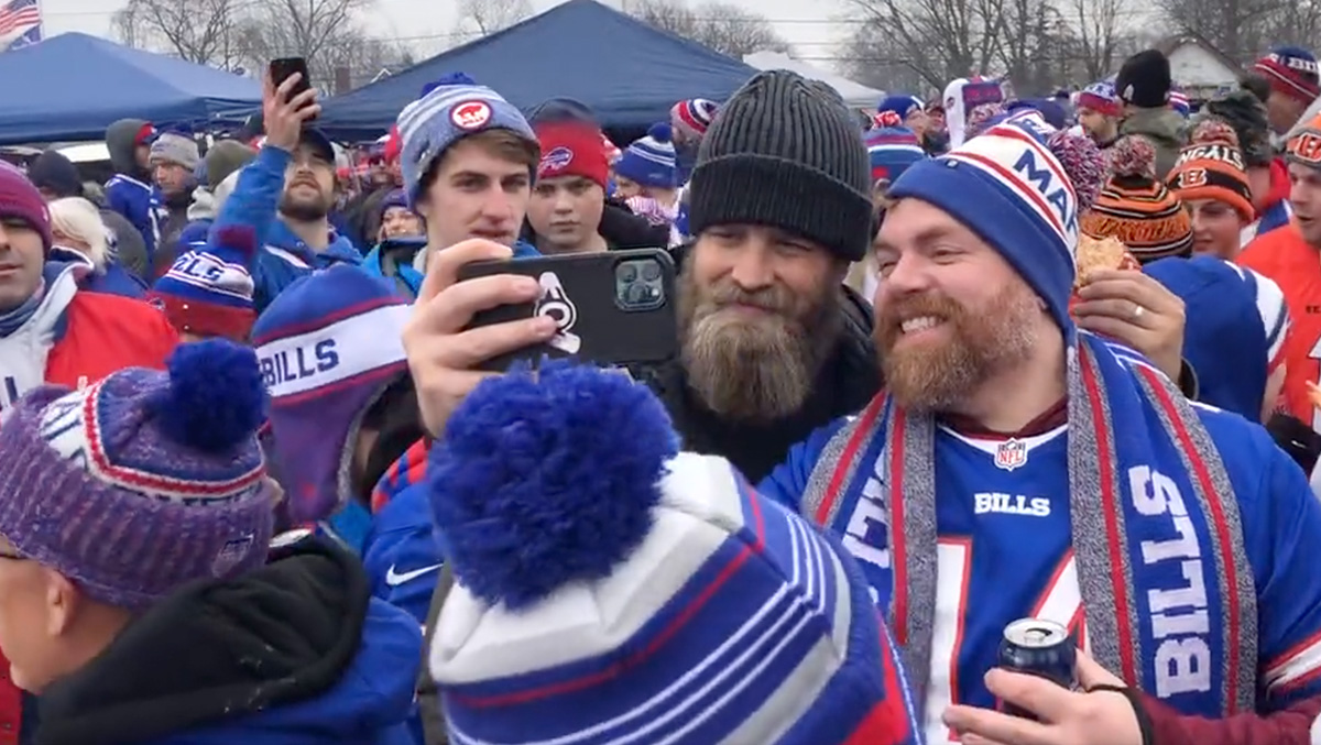 , Ryan Fitzpatrick &#8216;5-Star&#8217; Slaps Shirtless Fan After Partying With Bills Mafia &#8211; uBetMobile.com