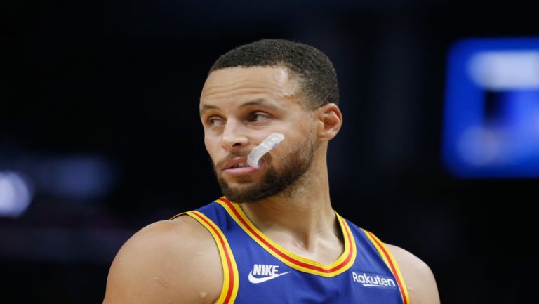 Steph Curry Fined $25K For Throwing Mouthpiece – Mobile Betting Online – uBetMobile.com