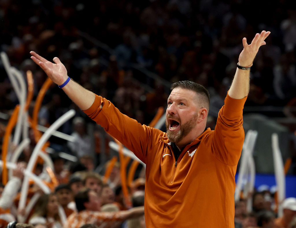 , Texas Fires Chris Beard A Month Right after Allegedly Assaulting Fiancée &#8211; uBetMobile.com