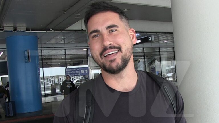 ‘Bachelorette’ Star Josh Murray Pumped for New Senior ‘Bachelor’ Show | News and Gossip