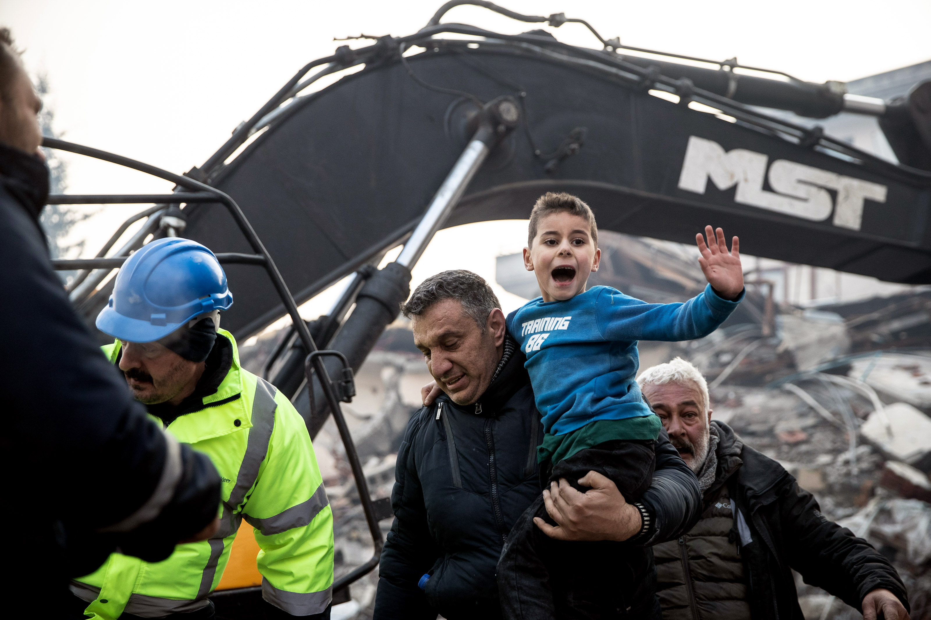 , Dramatic pictures show second an 8-yr-previous was rescued from rubble. Quake demise toll surpasses 11,000 | News and Gossip