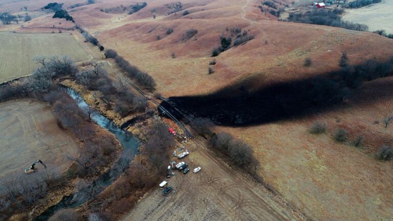 Agency: Defective weld, strain on pipe led to Kansas oil spill | News and Gossip