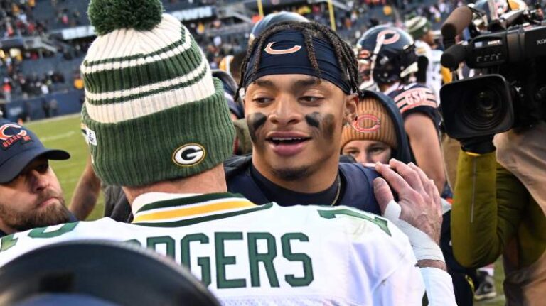 Justin Fields to Attain Out to Aaron Rodgers in 2023 Offseason | News and Gossip