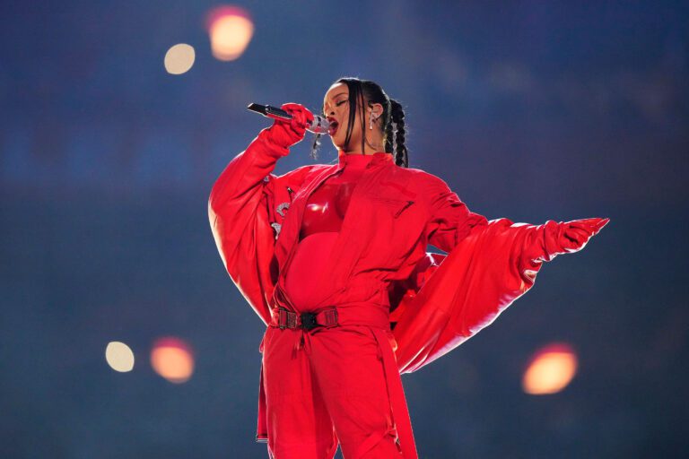 Report: Rihanna is pregnant — because the web suspected, in accordance with the singer’s rep | News and Gossip