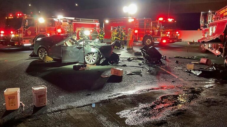 Tesla driver killed after plowing into firetruck on freeway | News and Gossip